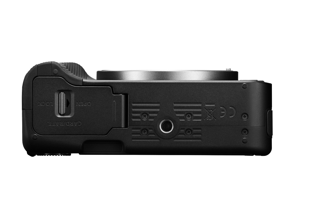 EOS R50 V (RF-S14-30mm f/4-6.3 IS STM PZ)